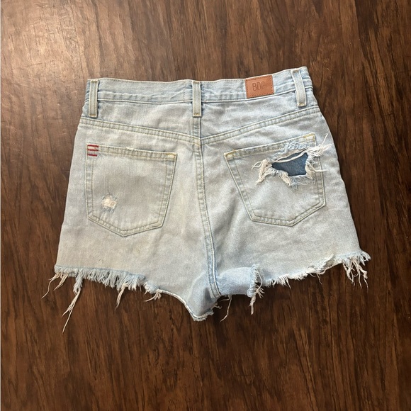 BDG light wash jean shorts - Picture 2 of 3